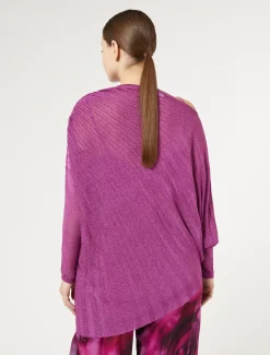 Asymmetrischer Pullover im Rippenmuster