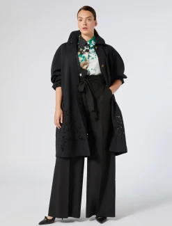 Bestickter Regenmantel aus wasserabweisendem Twill