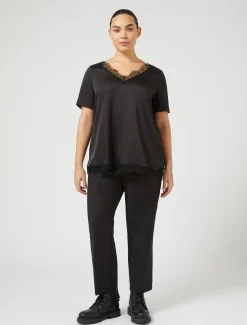 Bluse mit Spitzendetails