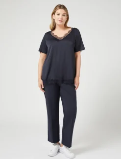 Bluse mit Spitzendetails