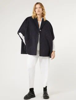 Cape aus doppeltem Wollgewebe