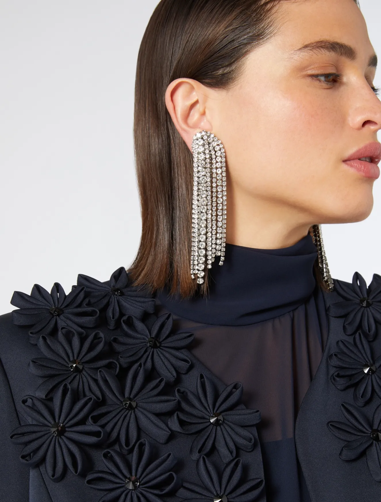 Hängeohrringe mit Strasssteinen