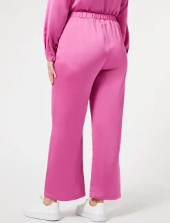 Hose aus fließendem Satin