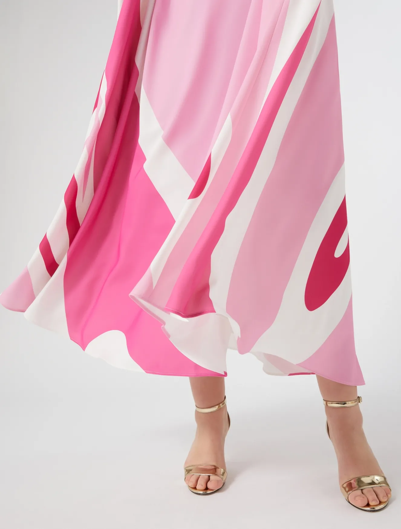 Kleid aus bedrucktem Cady