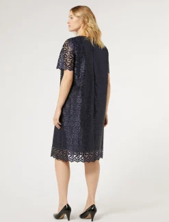 Kleid aus besticktem Tüll