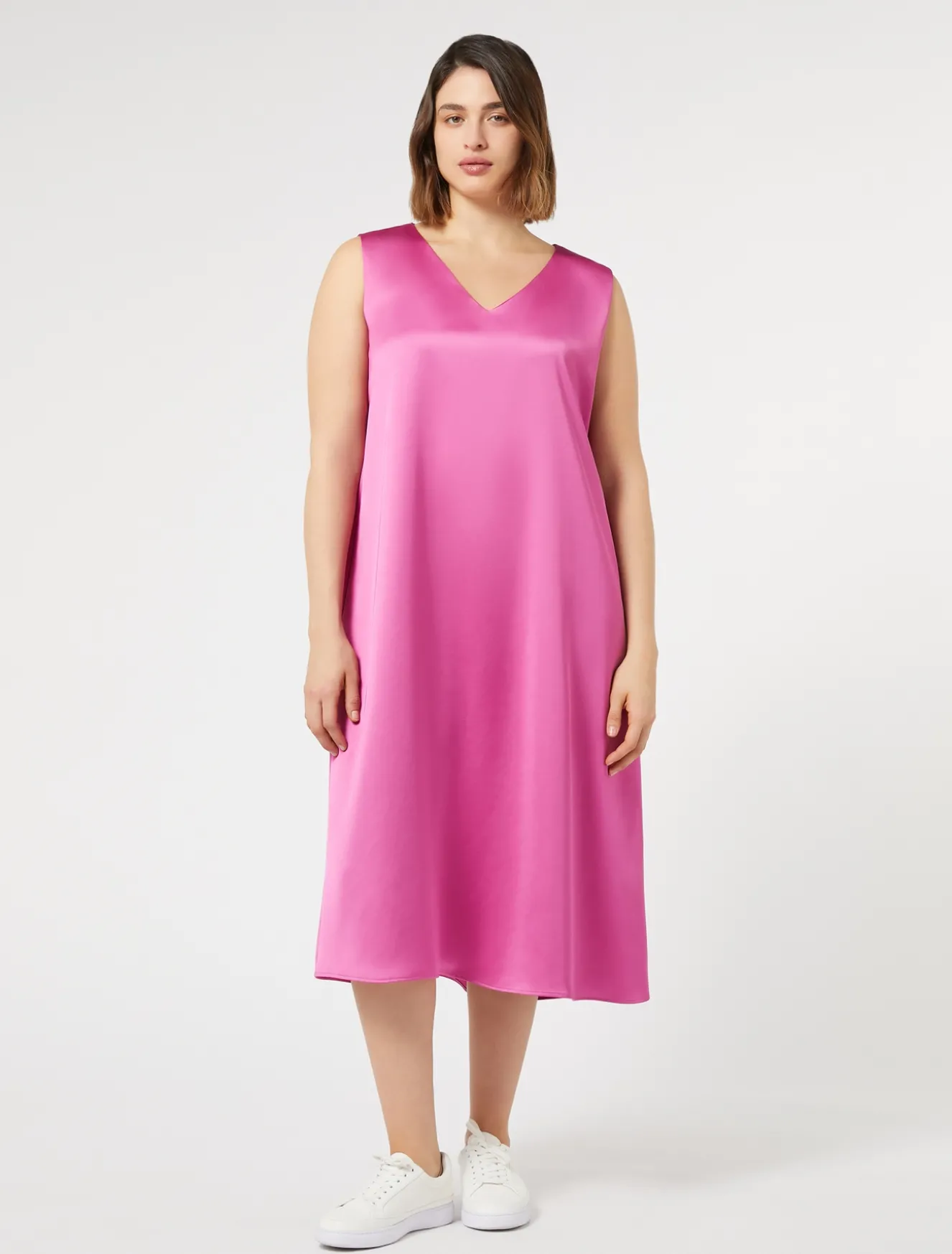 Kleid aus fließendem Satin