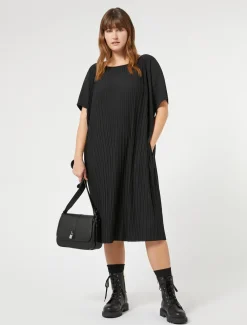 Kleid aus Plissee-Jersey