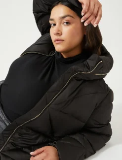 Kurze Daunenjacke aus wasserabweisendem Satin