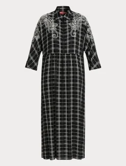 Langes Karo-Kleid mit Stickerei