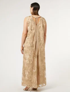 Langes Kleid aus besticktem Tüll