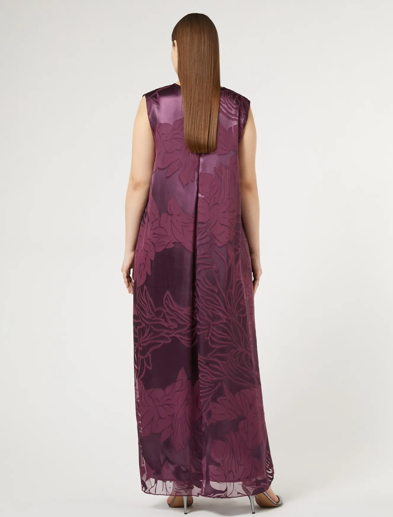 Langes Kleid aus Satin