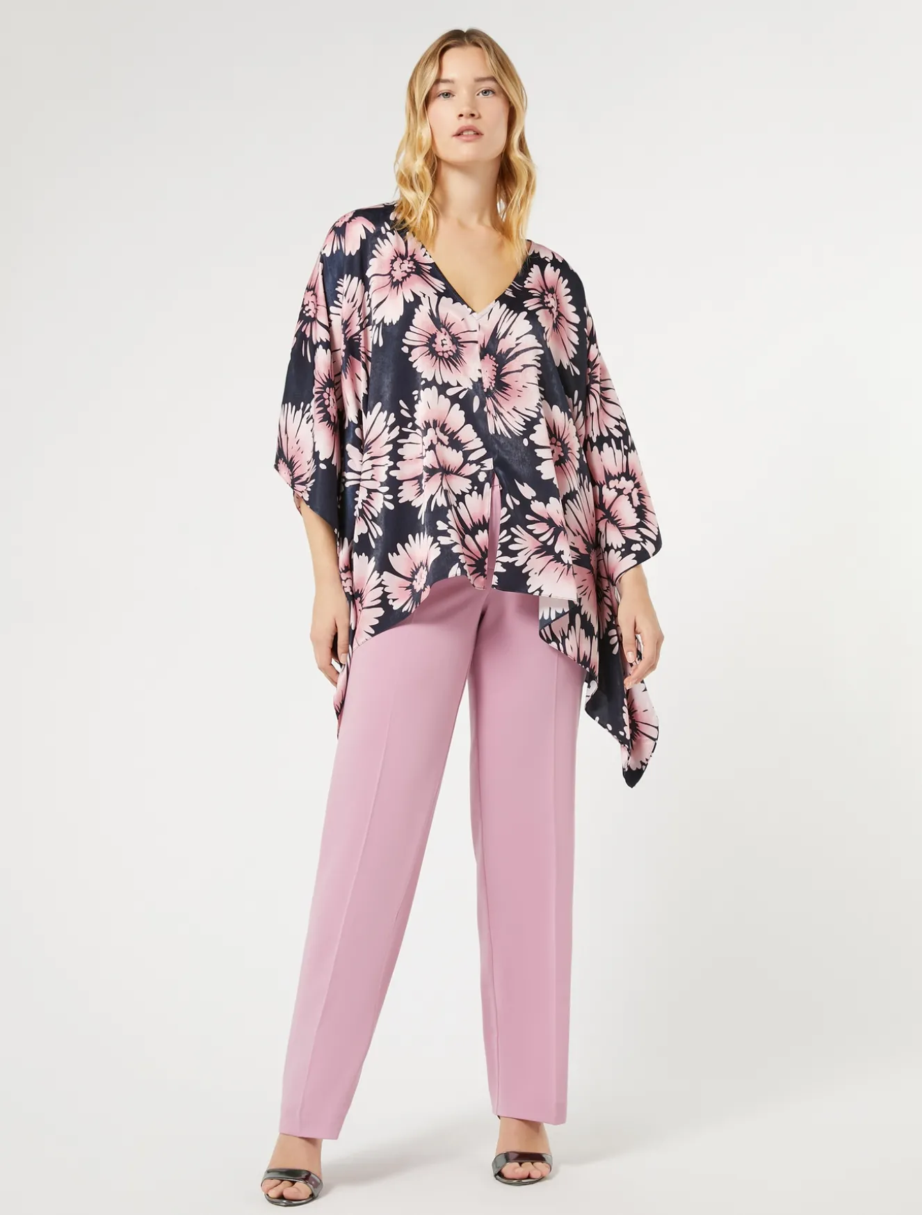 Poncho aus bedrucktem Satin