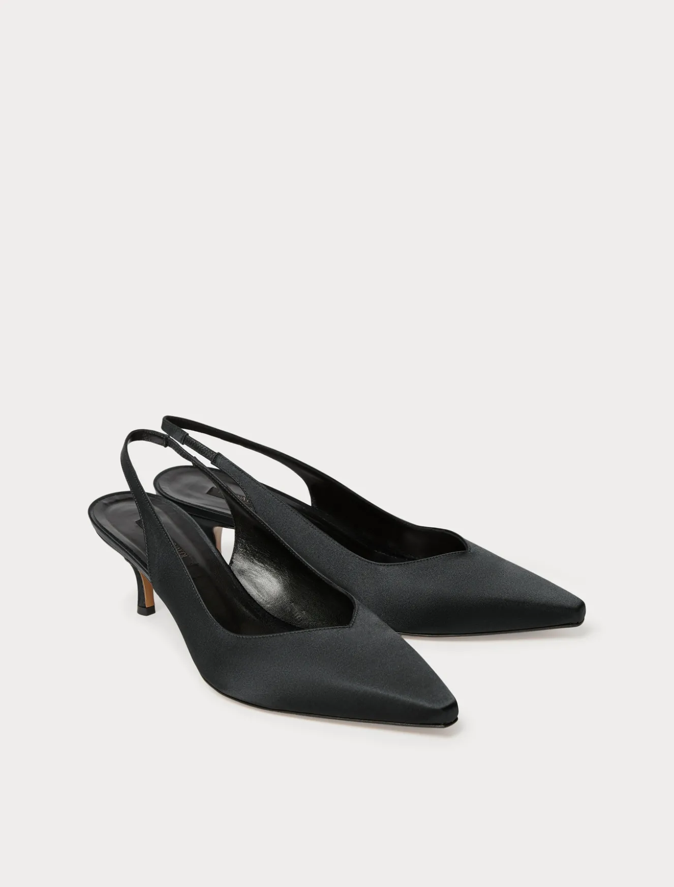 Slingback-Pumps aus Satin