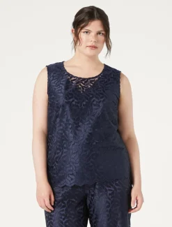 Top aus besticktem Tüll
