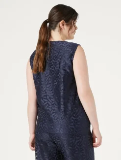 Top aus besticktem Tüll